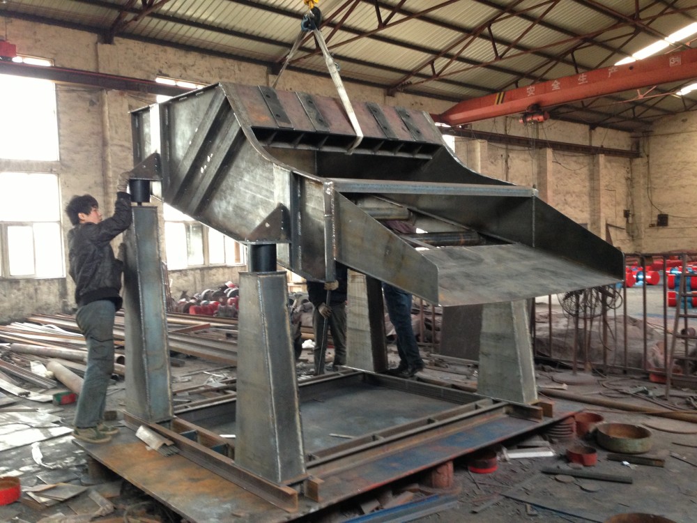 生產中的礦用振動篩